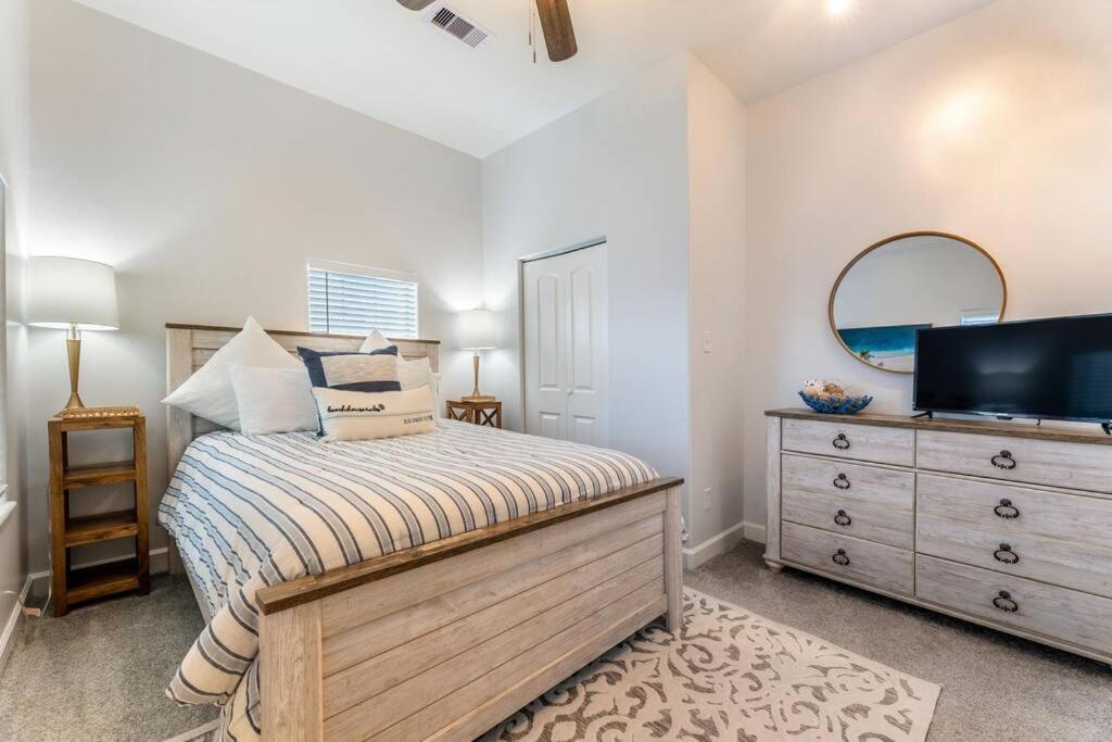 5/3 With A Heated Pool 2 Min From Beach, Updated Galveston Exteriör bild
