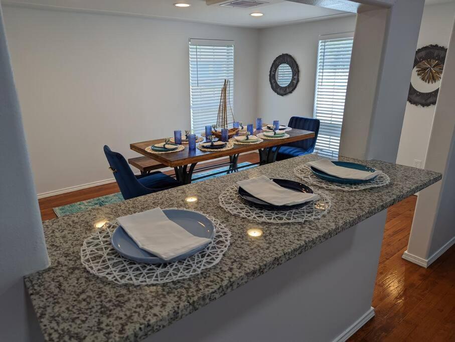 5/3 With A Heated Pool 2 Min From Beach, Updated Galveston Exteriör bild